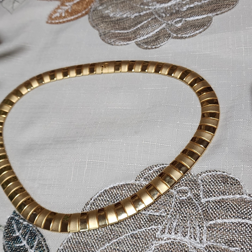 Beautiful Women Omega Gold Necklace 💛